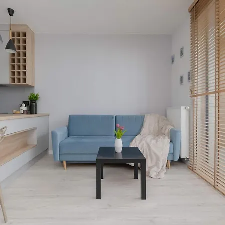Family With 2 Bedrooms & Balcony In By Renters * ורשה