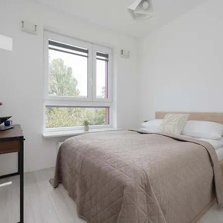 Family With 2 Bedrooms & Balcony In By Renters Apartamento Varsóvia