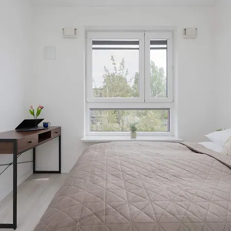 Family With 2 Bedrooms & Balcony In By Renters *