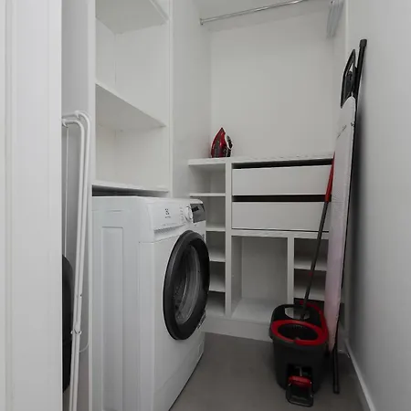 Family With 2 Bedrooms & Balcony In By Renters Apartamento Varsóvia