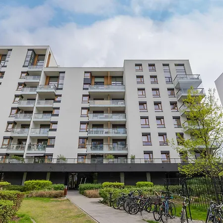 Family With 2 Bedrooms & Balcony In By Renters *