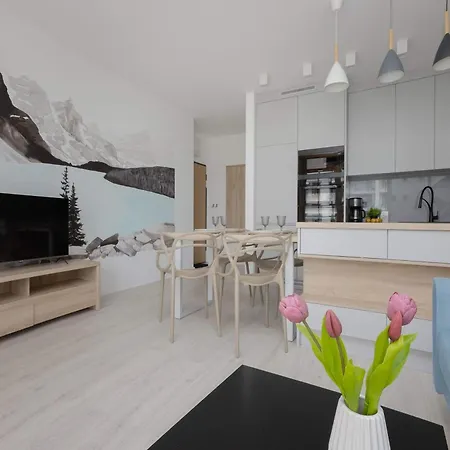 Apartamento Family With 2 Bedrooms & Balcony In By Renters Varsóvia